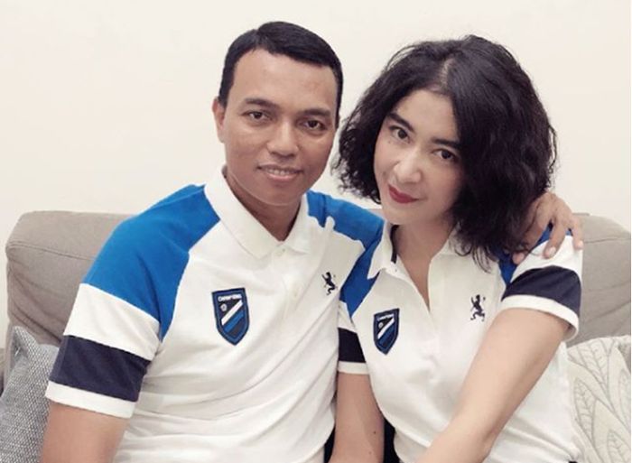 Uut Permatasari bersama suami