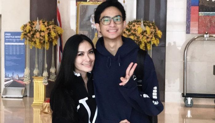 Iis Dahlia dan Devano Danendra