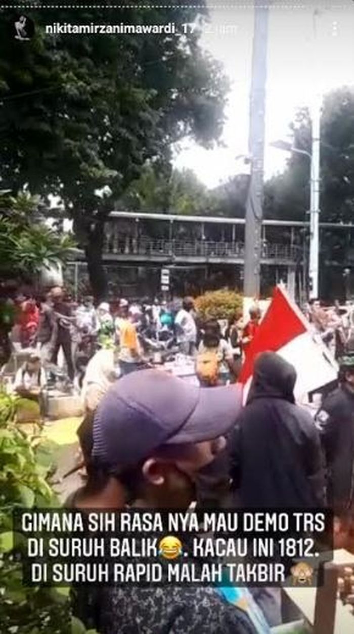 Lewat unggahan video instagram story Nikita Mirzani, terlihat suasana aksi demo 1812 di sejumlah ruas jalan protokol di Jakarta. 