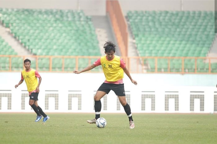 Bek Bali United, Komang Tri Arta WIguna saat menjalani pemusatan latihan timnas U-19 Indonesia pada Januari 2020.