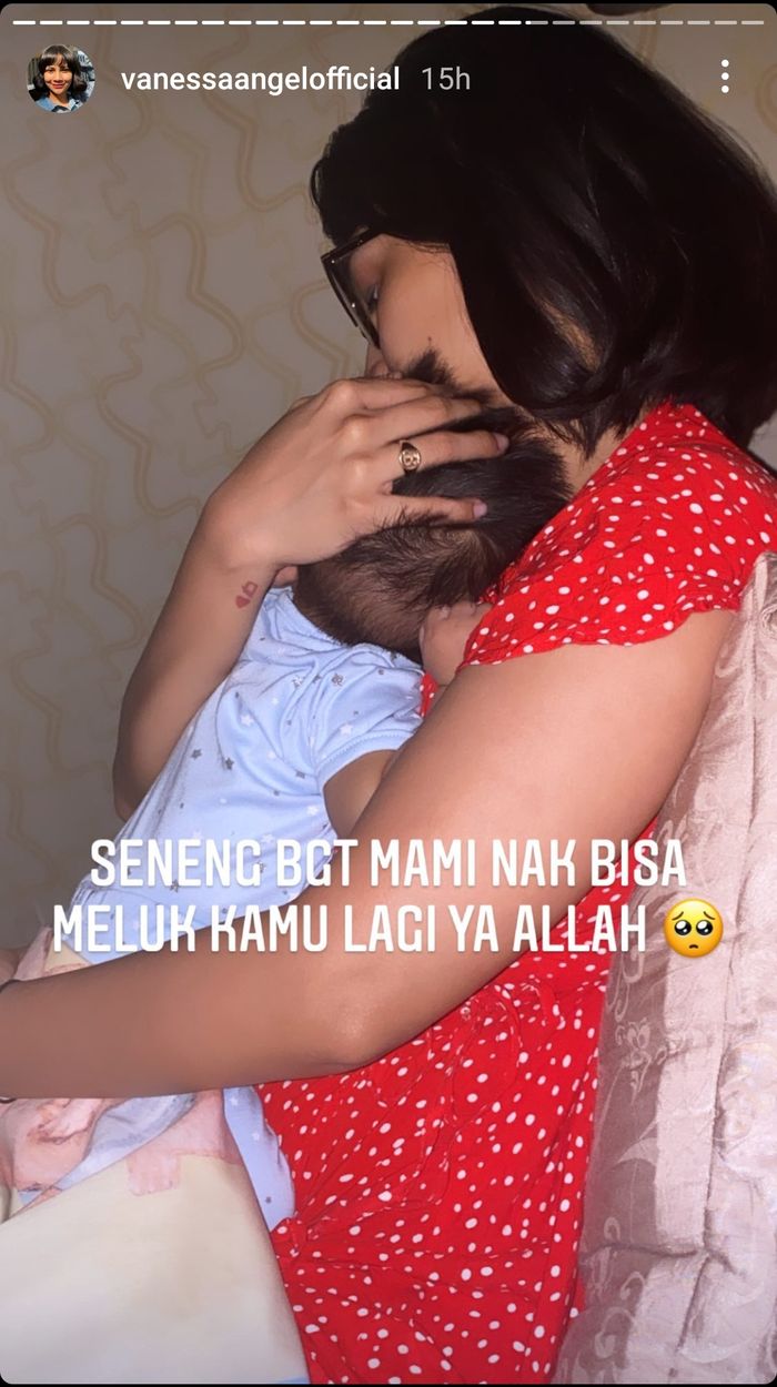 Vanessa Angel tak kuasa menahan rasa rindunya pada sang anak, Gala Sky, setelah sebulan mendekam di Lapas Pondok Bambu.