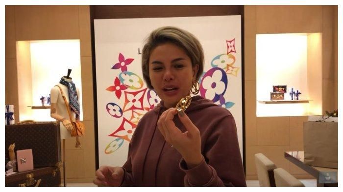 Nikita Mirzani beli acsesoris telinga hingga puluhan juta, Sabtu (12/12/2020)