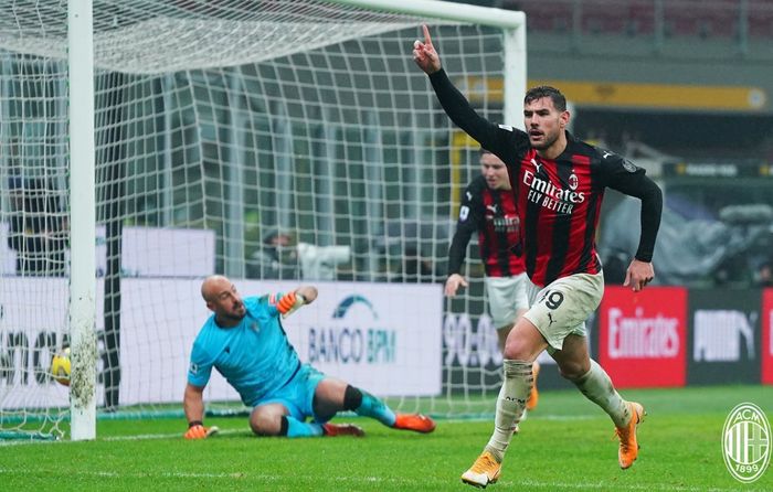 Selebrasi Theo Hernandez usai menjebol gawang Lazio yang mengantarkan AC Milan meraih kemenangan 3-2 di San Siro.