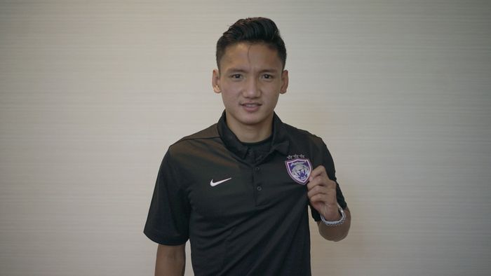 Pemain Indonesia, Syahrian Abimanyu saat diperkenalkan Johor Darul Takzim ke publik.