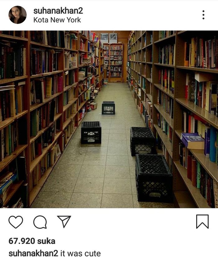 Suhana memamerkan suasana perpustakaan yang sepi pengunjung.