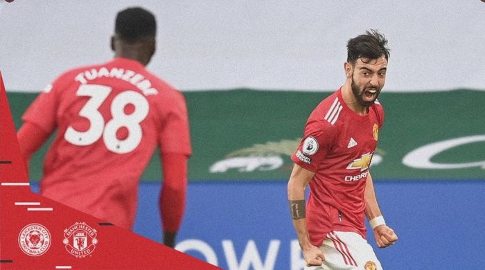 Gelandang Manchester United, Bruno Fernandes, melakukan selebrasi seusai bikin gol ke gawnag Leicester City dalam laga Sabtu (26/12/2020).