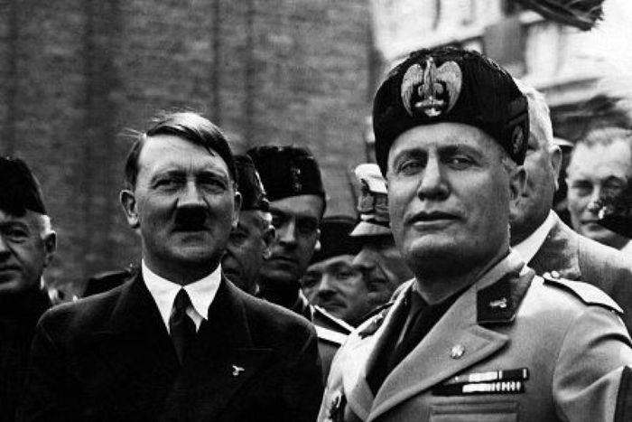 Benito Mussolini, dan Adolf Hitler