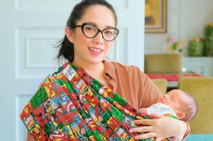 Ussy Sulistiawaty dan anak bungsunya, Sakalingga Ibra Pratama.