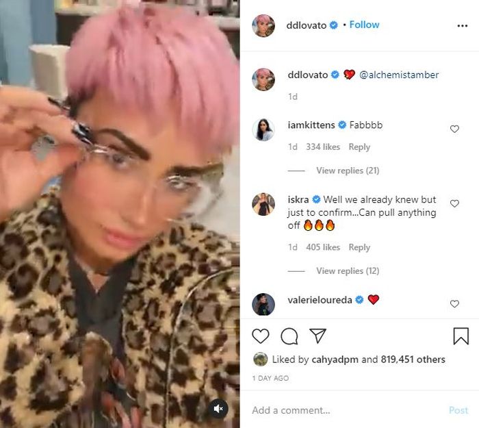 Demi Lovato pamerkan gaya rambutnya yang baru. 