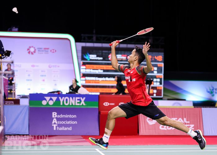 Pemain tunggal putra Indonesia, Anthony Sinisuka Ginting, saat menjalani laga babak kesatu Thailand Open I 2021 di Impact Arena, Bangkok, Thailand, Selasa (12/1/2021).