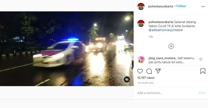 Unggahan Polresta Solo saat mengawal kedatangan vaksin sinovac di Kota Solo.