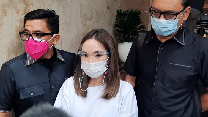 Gisella Anastasia saat ditemui di Subdit Cyber Crime, Polda Metro Jaya, Kamis (14/1/2021). 