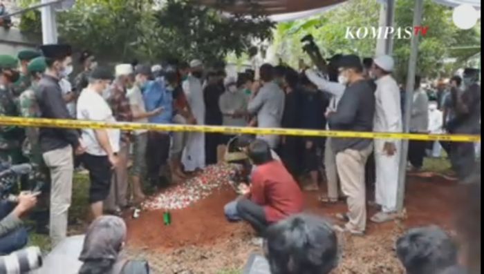 Suasana haru pun menyelimuti pemakaman Syekh Ali Jaber.