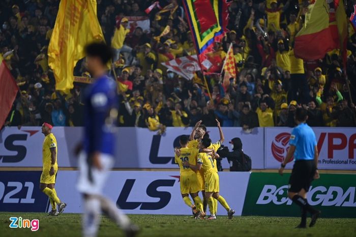 Laga Pembuka Liga Vietnam 2021 antara Nam Dinh FC vs Hanoi FC di Stadion Thien Truong.