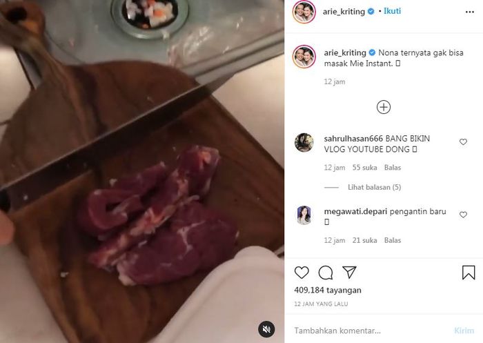 Arie Kriting datang menemui Indah yang sedang berada di dapur untuk minta dimasakkan mie rebus atau mie instan. 