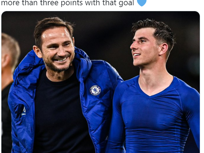 Mason Mount (kanan) dan pelatihnya di Chelsea, Frank Lampard.