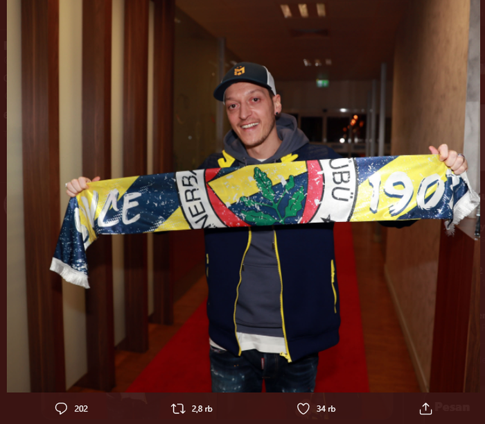 Mesut Oezil resmi merapat ke klub Turki, Fenerbahce