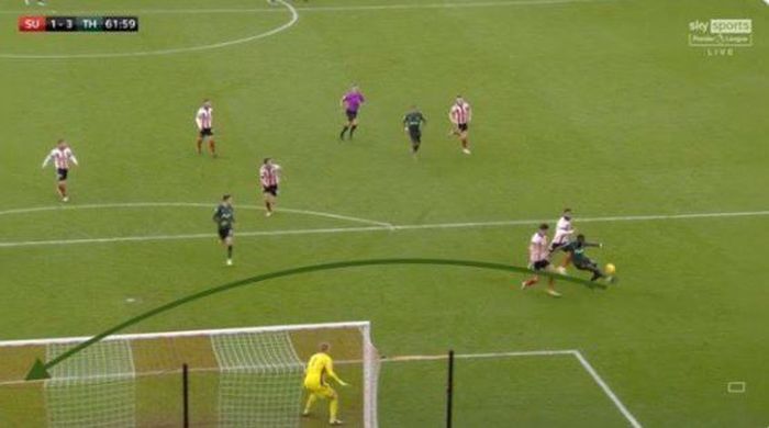 Gelandang Tottenham Hotspur, Tanguy Ndombele, mencetak gol ke gawang Sheffield United dalam laga Liga Inggris di Stadion Bramall Lane, Minggu (17/1/2020).