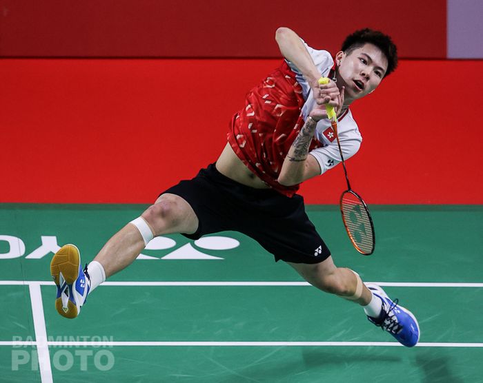 Pebulu tangkis tunggal putra Hong Kong, Lee Cheuk Yiu, saat menjalani laga melawan Anthony Sinisuka Ginting pada babak kedua Thailand Open II 2021 di Impact Arena, Bangkok, Thailand, Kamis (21/1/2021).