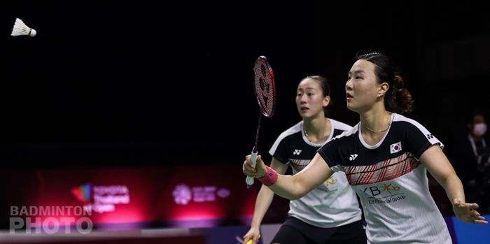 Pasangan ganda putri Korea Selatan, Lee So-hee/Shin Seung-chan, saat menjalani pertandingan perempat final Thailand Open II 2021 di Impact Arena, Bangkok, Thailand, Jumat (22/1/2021).