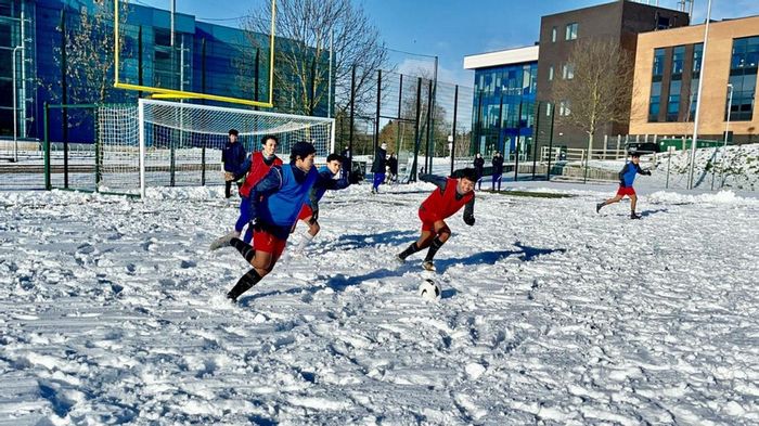 Para pemain Garuda Select III kembali merasakan latihan di lapangan bersalju.