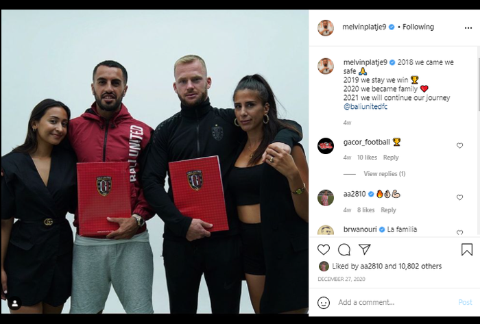 Unggahan Melvin Platje bersama Brwa Nouri besert keluarga yang memamerkan perpanjangan kontrak dengan Bali United.