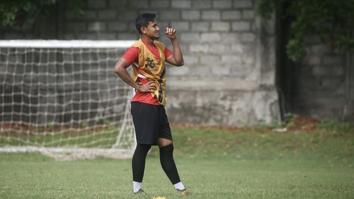 Bek Bali United, Haudi Abdillah saat menjalani latihan.