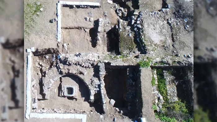Sisa reruntuhan salah satu masjid tertua di dunia yang ditemukan di Tiberias, Israel.