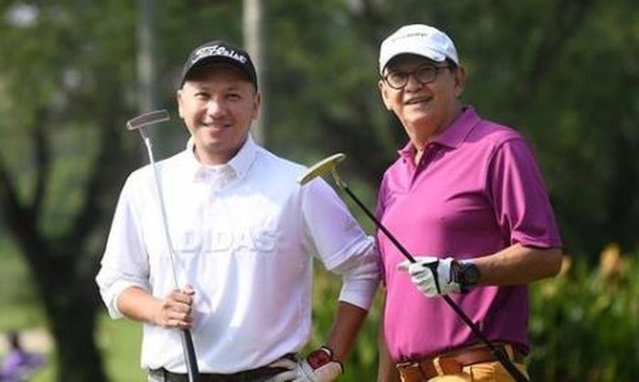 Gading dan Roy Marten Saat Bermain Golf