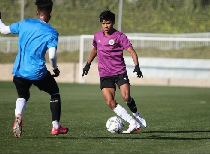 Pemain Semen Padang FC, Genta Alparedo saat menjalani TC bersama timnas U-19 Indonesia