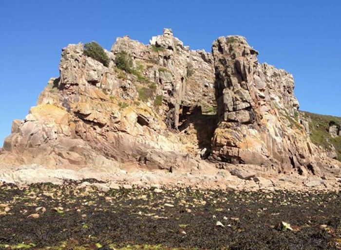Gua La Cotte de St Brelade di Jersey.