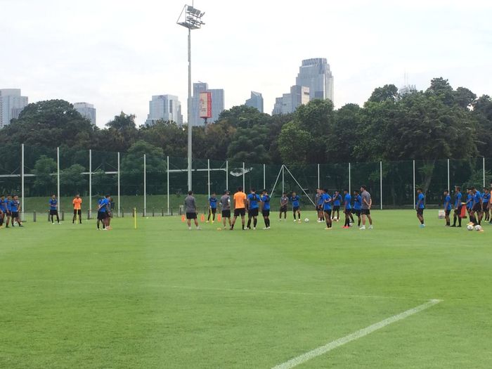 Pemusatan timnas Indonesia untuk SEA Games 2021 di Stadion Madya, Senayan, Jakarta, Rabu (10/2/2021).