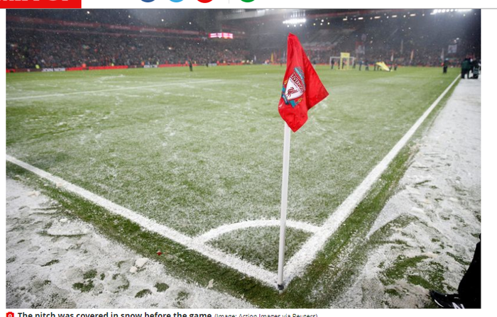 Salju mengguyur Anfield sebelum pertandingan Liverpool vs Leicester, (30/1/2019).