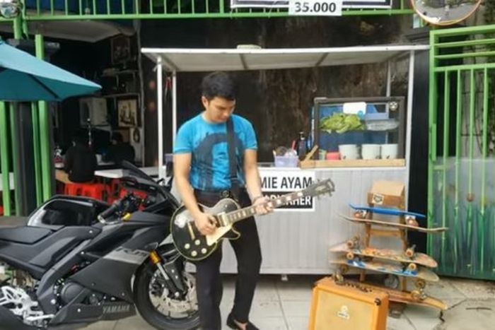 Aldi Taher membuat tentang lagu Ayu Ting Ting