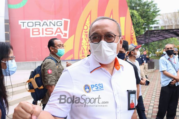 Direktur Utama PT Liga Indonesia Baru (LIB), Akhmad Hadian Lukita, memberikan keterangan kepada awak media di Kemenpora, Senayan, Jakarta, 10 Februari 2021.