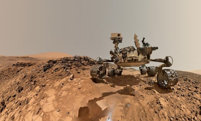 Mars Curiosity Rover menggunakan perangkat termoelektrik untuk beroperasi.