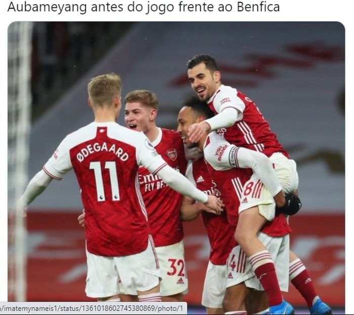 Pemain Arsenal saat merayakan gol yang dicetak Pierre-Emerick Aubameyang ke gawang Leeds United dalam laga pekan ke-24 Liga Inggris 2020-2021.