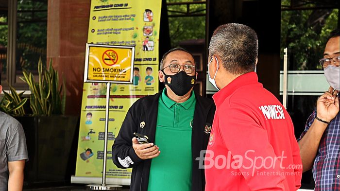 Direktur Utama PT LIB (Liga Indonesia Baru), Akhmad Hadian Lukita, dan Direktur Operasional PT LIB, Sudjarno, beserta jajaran sedang menyambangi Mabes Polri untuk membahas kelanjutan kompetisi pra musim, 15 Februari 2021