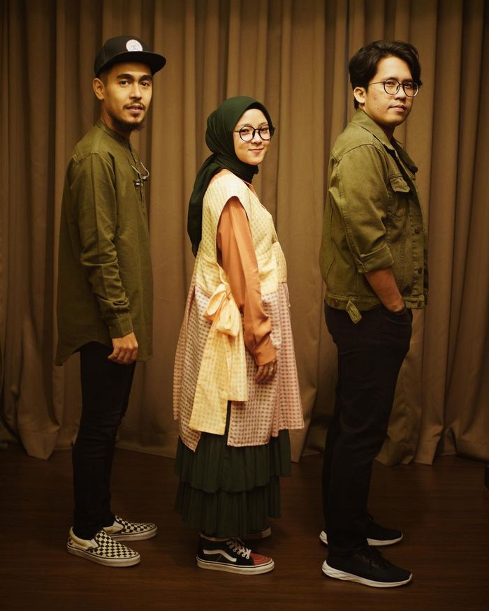 Fashion Nissa Sabyan kenakan outer hijab