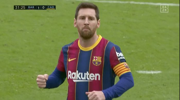 Selebrasi Lionel Messi  usai menjebol gawang Cadiz di babak pertama dalam laga lanjutan Liga Spanyol, Minggu (21/2/2021).