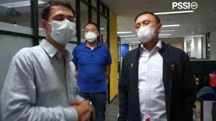 Ketum PSSI Mochamad Iriawan saat bertemu pesohor Raffi Ahmad, Jumat (19/2/2021). 