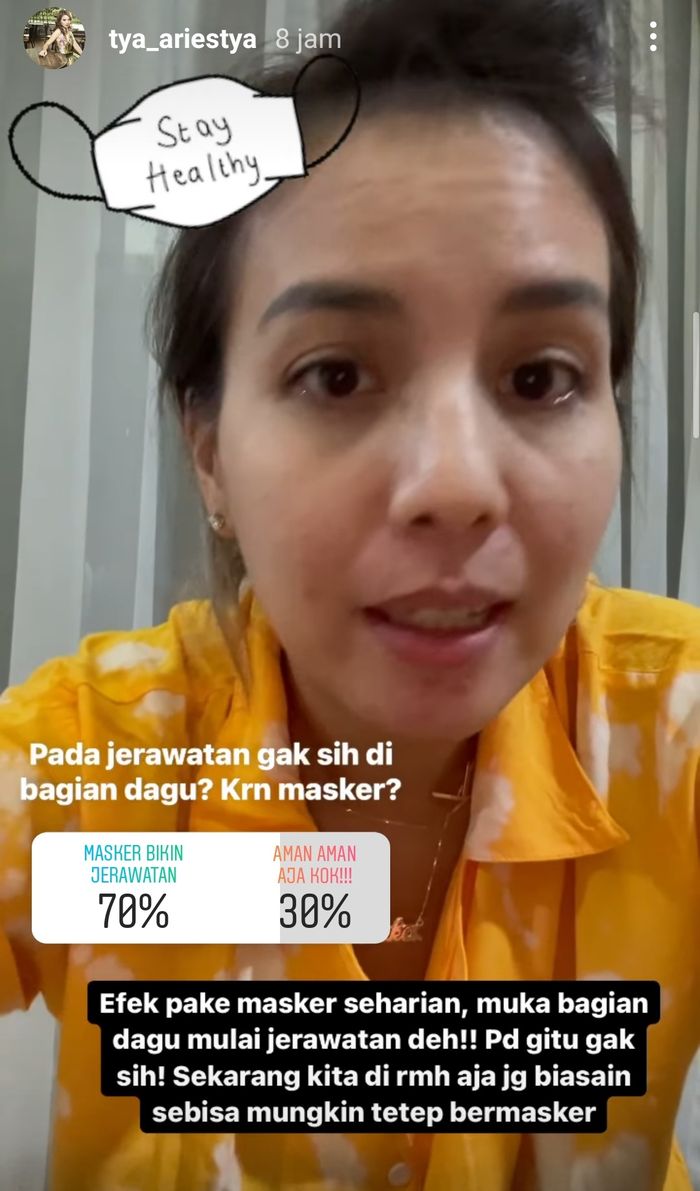 Unggahan Tya Ariestya saat menjelaskan wajahnya berjerawat usai menggunakan masker.