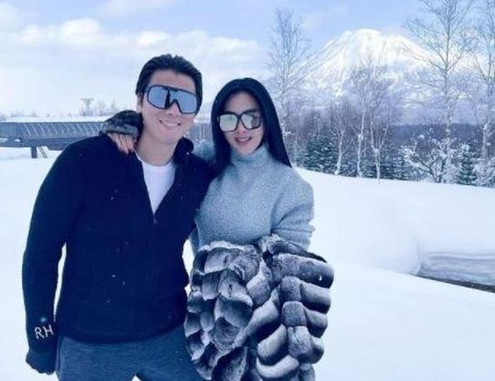 Syahrini dan Reino Barack