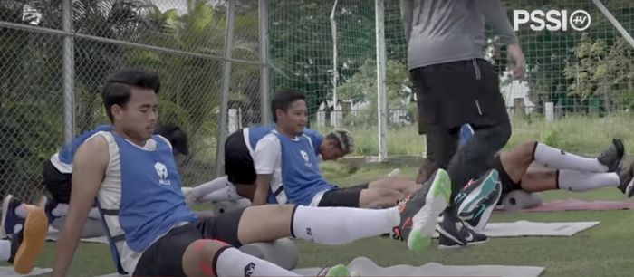 Enam pemain yang berlatih terpisah di TC timnas Indonesia, termasuk gelandang Persija Jakarta Evan Dimas (24/2/2021).