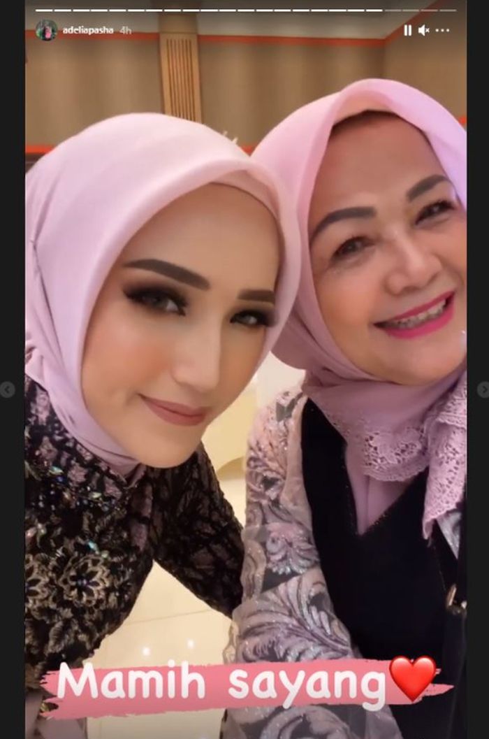 Adelia Wilhelmina dan ibunda