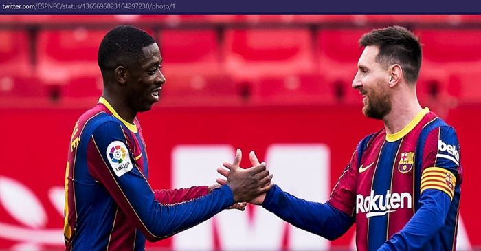 Striker Barcelona, Lionel Messi (kanan) dan Ousmane Dembele, merayakan gol saat melawan  Sevilla dalam laga pekan ke-25 Liga Spanyol 2020-2021, di Stadion Ramon Sanchez Pizjuan, Sabtu (27/2/2021).