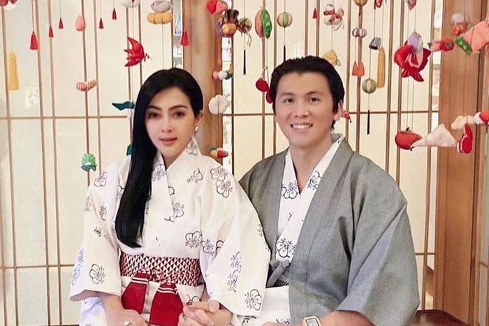 Syahrini dan Reino Barack 