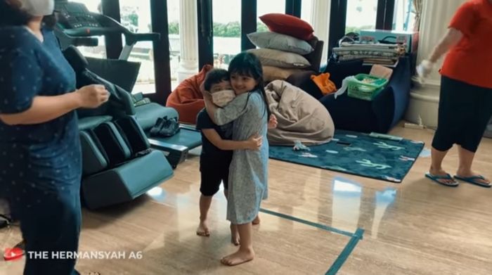 Arsy girang sudah dinyatakan negatif covid-19.