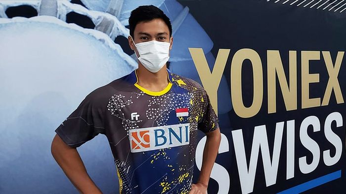 Meski kalah dari Viktor Axelsen, Shesar Hiren Rhustavito tak pulang dengan tangan kosong di Swiss Open 2021.