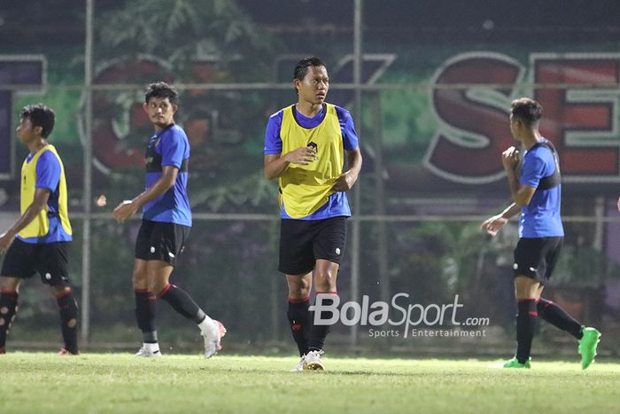 Adam Alis terlihat nampak mengikuti pemusatan latihan timnas U-22 Indonesia di Lapangan D, Senayan, Jakarta, 2 Maret 2021.